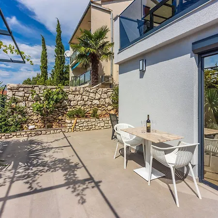 500 Meter Mit Pool Apartament *