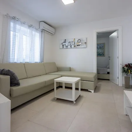 Apartment 500 Meter Mit Pool *