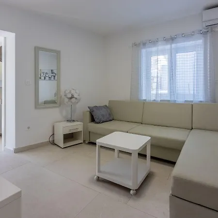 Apartment 500 Meter Mit Pool