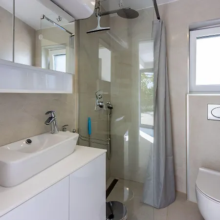 Apartment 500 Meter Mit Pool