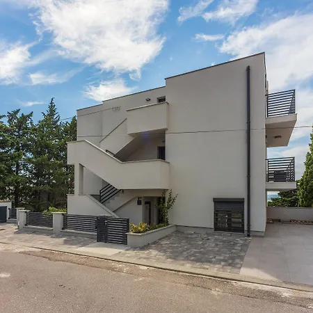 Apartment 500 Meter Mit Pool Crikvenica