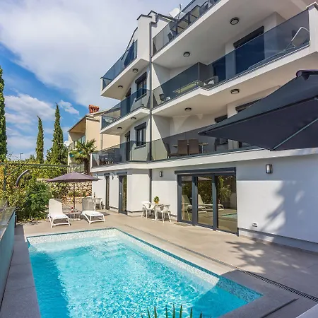 Apartment 500 Meter Mit Pool