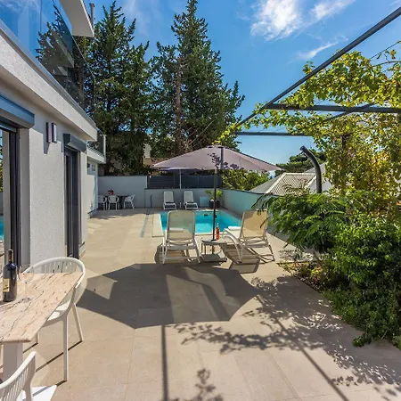 Apartment 500 Meter Mit Pool *