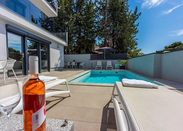 500 Meter Mit Pool Apartman